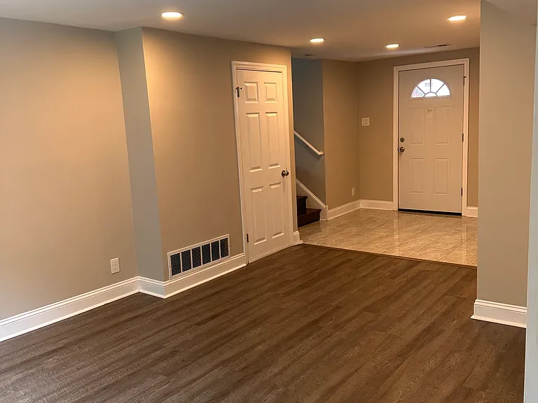 422 Howard Rd — Photo 2