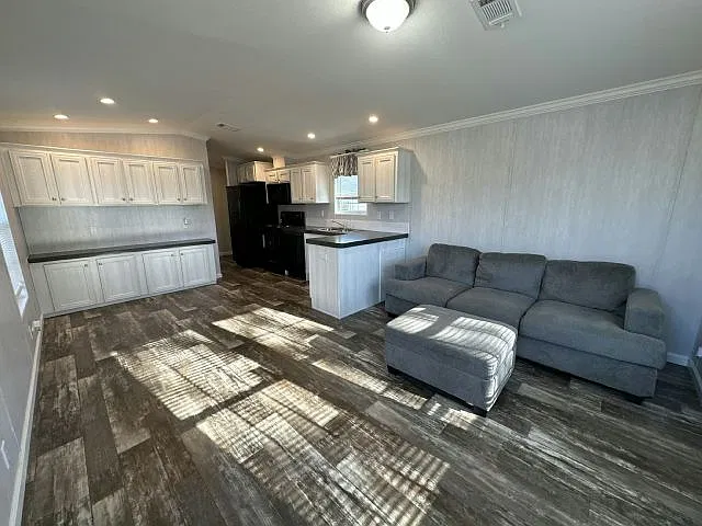 1 bed, 896 sqft, $1,530 — Photo 3