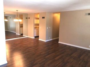 563 Shorely Dr APT 201, Barrington, IL 60010