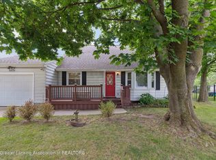 6920 Dickson Dr, Grand Ledge, MI 48837