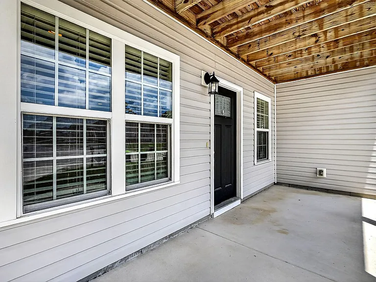 221 Robert Alan Dr — Photo 4