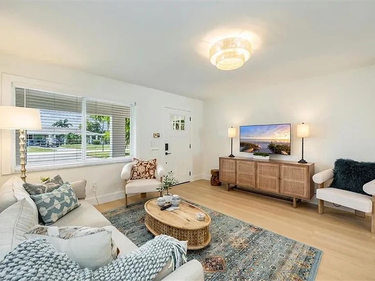 4523 Fluvia Ave — Photo 3