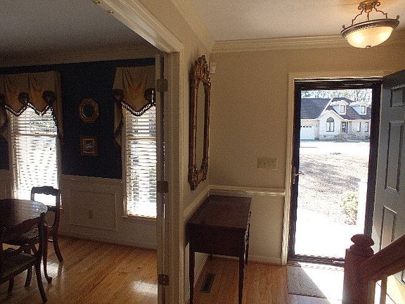 5th image of 110 Woodbridge Dr