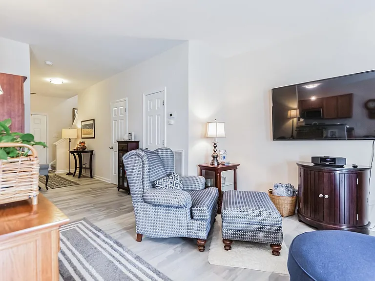 9598 Walkers Glen Dr — Photo 5