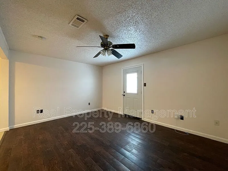 Central Place — Photo 4