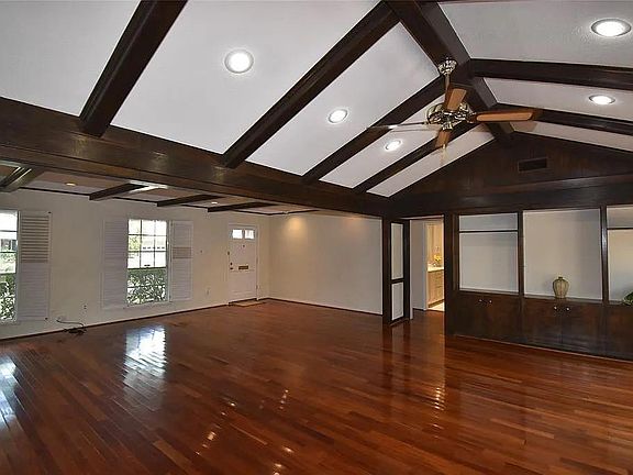 3rd image of 8009 Meadowvale Dr