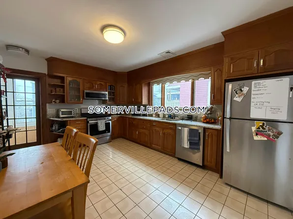 449 Broadway #2, Somerville, MA 02145