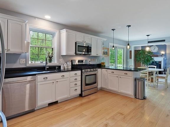5th image of 80 Ridgetop Lane