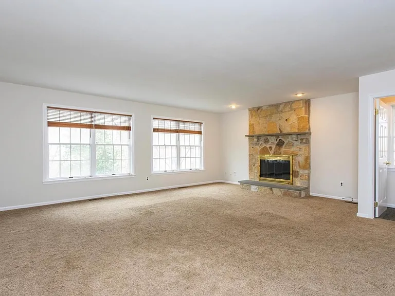 501 Haverford Ct — Photo 5