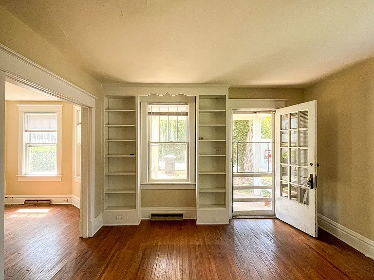 2104 Hill St — Photo 3