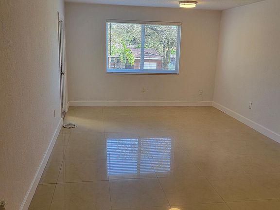 4th image of 13900 Lake Placid Ct APT A27