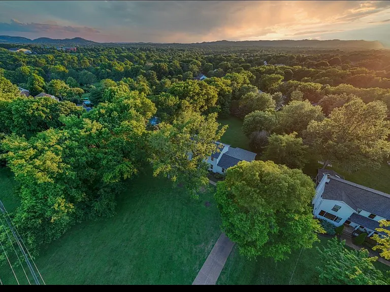 1211 Arrowhead Dr — Photo 48