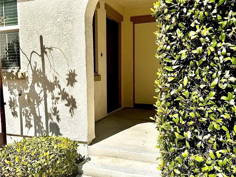 14121 W Oak Ln — Photo 1