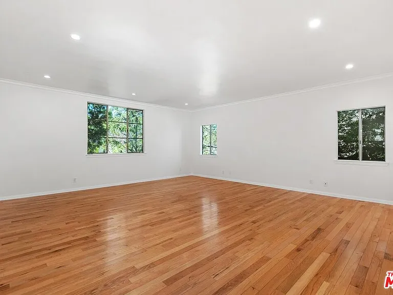 517 N Elm Dr — Photo 38