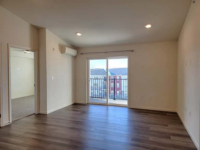 4520 Commerce St #304 — Photo 7