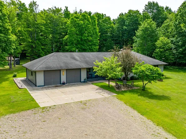 N12536 Sawyer Lake Rd, Channing, MI 49815