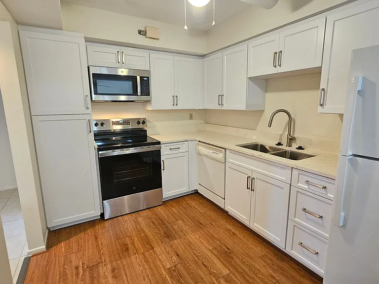 812 Capri Isles Blvd #225 — Photo 22
