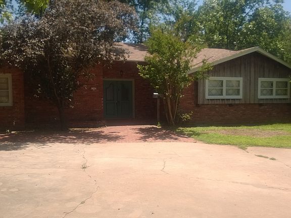 3rd image of 1302 W C Ave