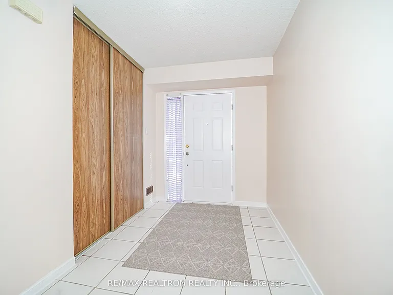 25 Cardwell Ave #24 — Photo 5