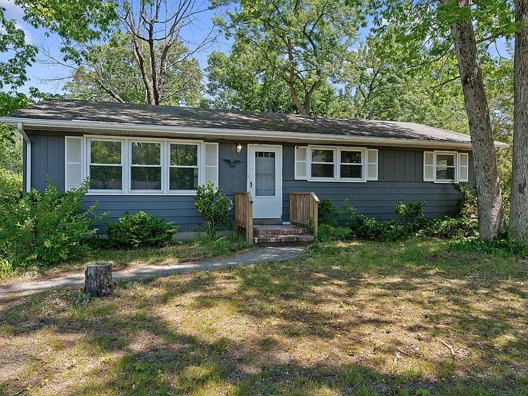 443 Manor Ave — Photo 23