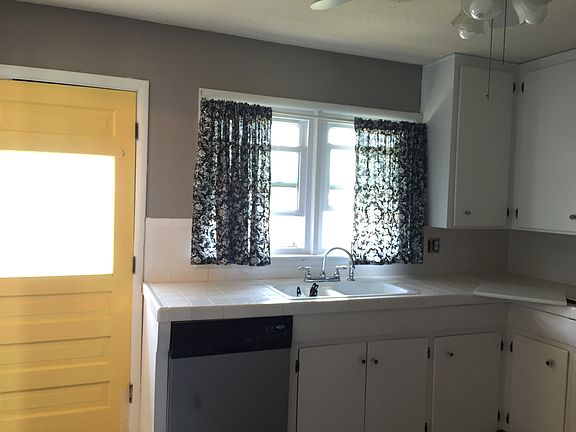 4th image of 302 Rainbow Dr