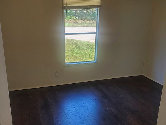 3rd image of 424 Dorley Dr