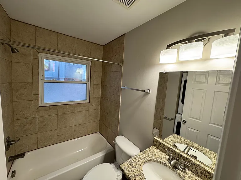 422 State St #4 — Photo 6