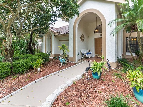 3rd image of 2943 Hillcreek Cir S