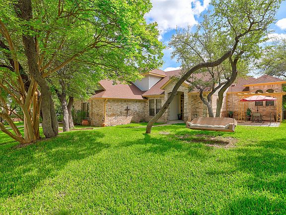 2nd image of 110 S Ridge Cir