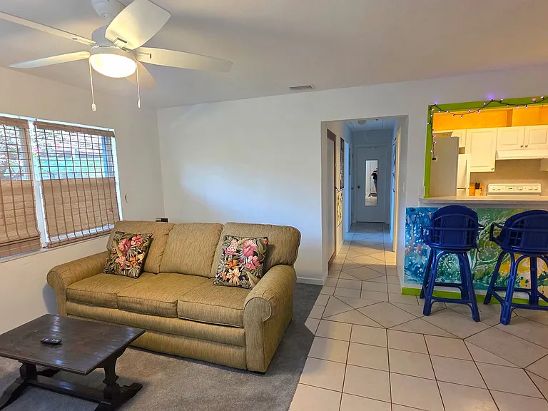 2836 W Tamiami Cir S — Photo 9