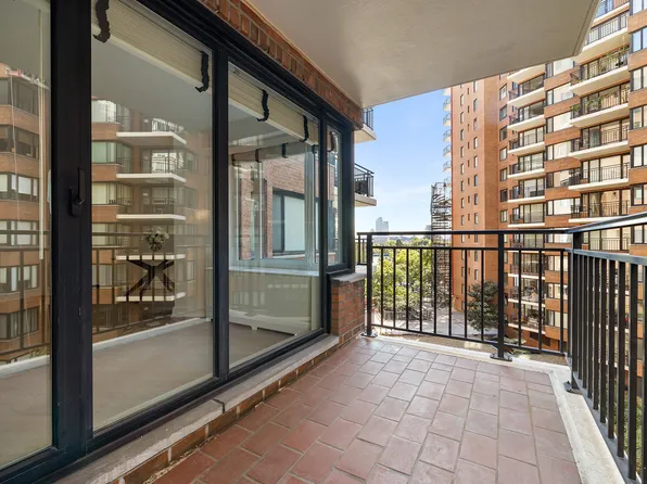 60 Sutton Place South image 8 of 18