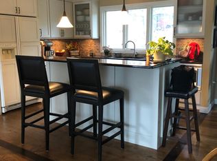 105 Greenleaf Dr, Latham, NY 12110