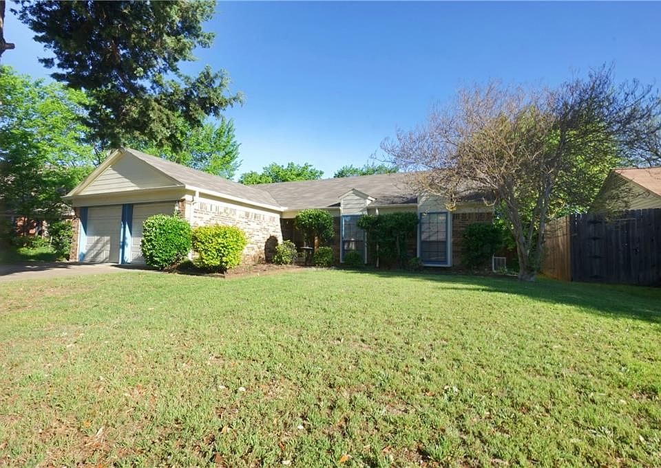 1st image of 1939 Pin Oak Dr