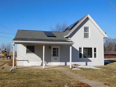 303 S Locust St, Lena, IL, 61048