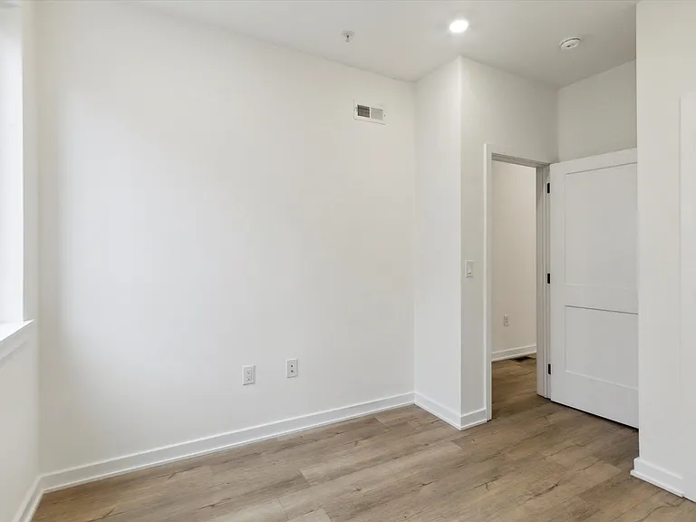 1533 N Sydenham St #A — Photo 14