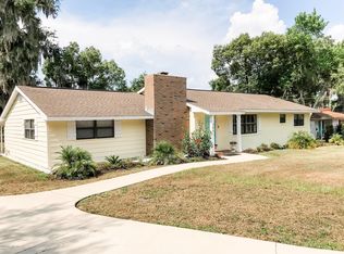 202 Lakeview Ave, Crescent City, FL 32112