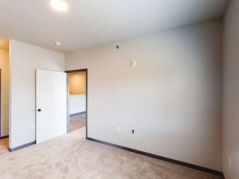 5800 Sunnybrook Plz — Photo 11