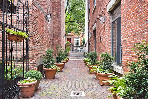 Sold by Compass | media 25