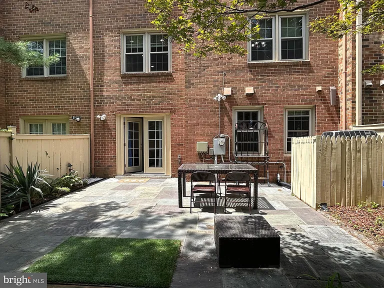 5916 Dorchester Way — Photo 28