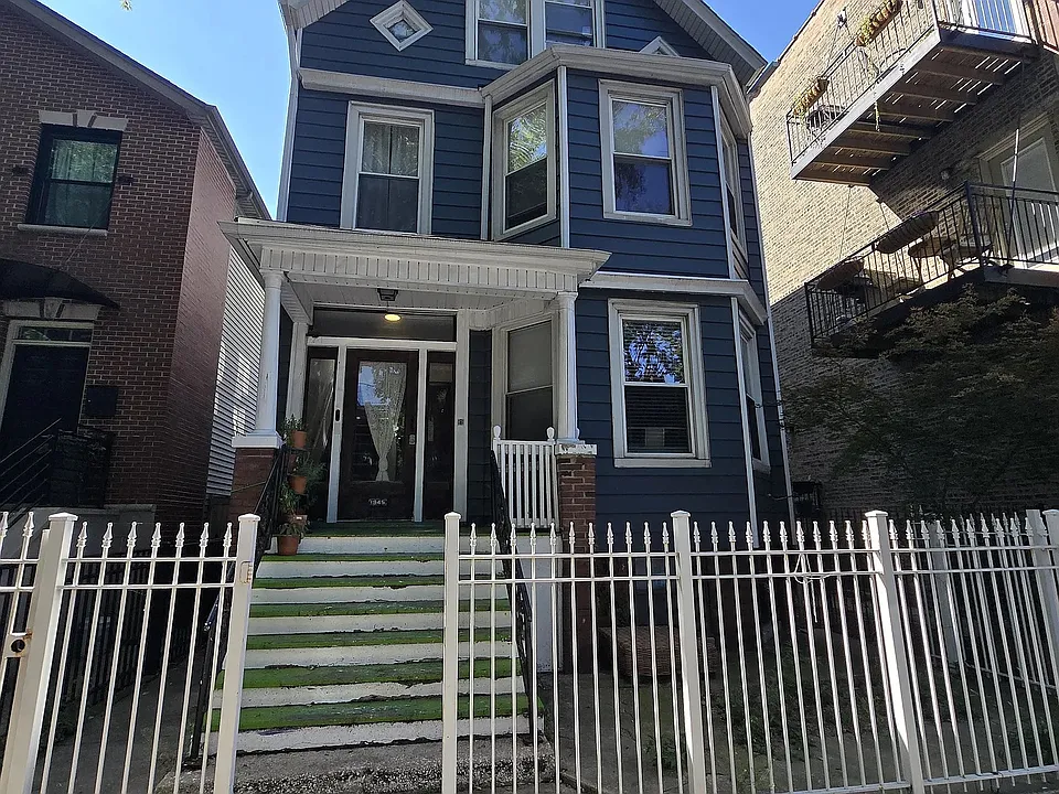 1945 W Roscoe St #2