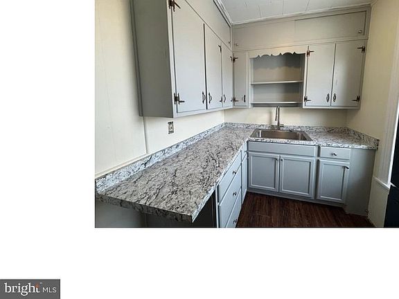 2nd image of 659 N Charlotte St Floor 1