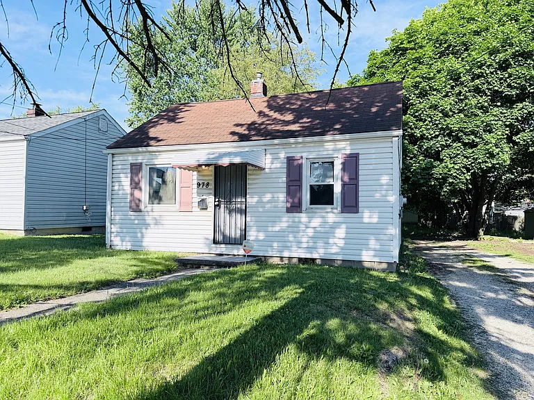 978 Kelly Ave — Photo 1