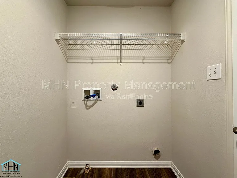 10950 Chippewa Trce — Photo 13