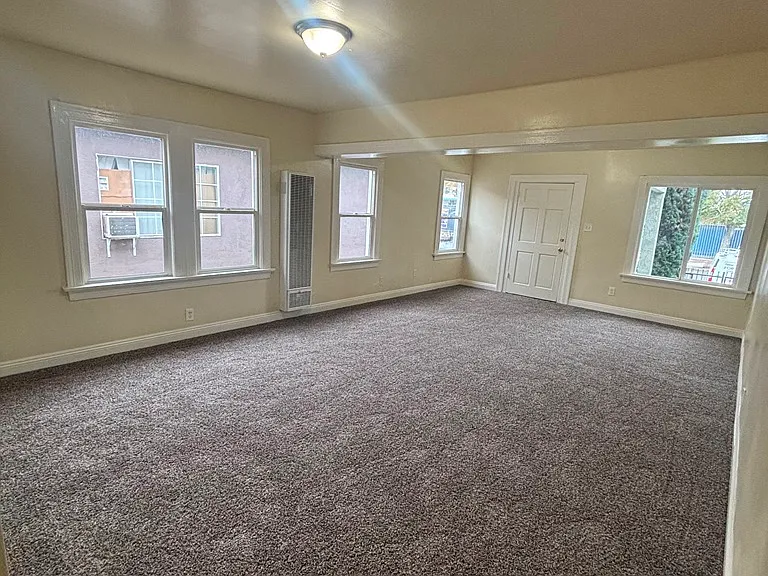 3966 S Hobart Blvd — Photo 6