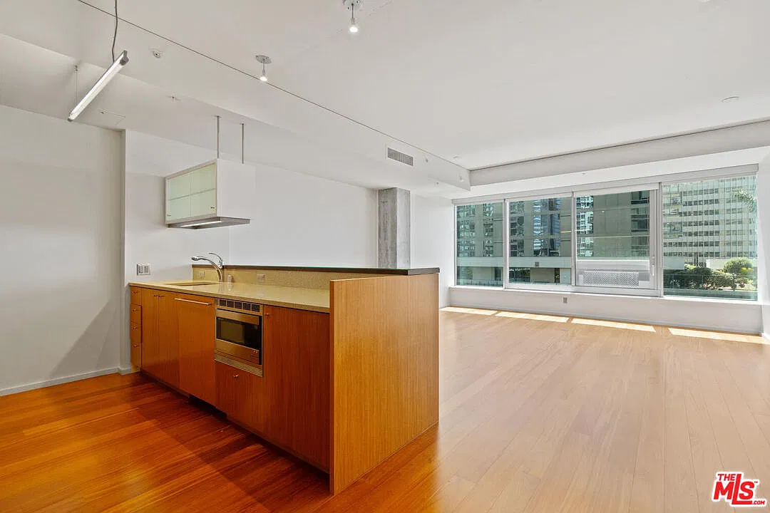 1 bed, 1.0 bath, 900 sqft, $2,900 — Photo 3