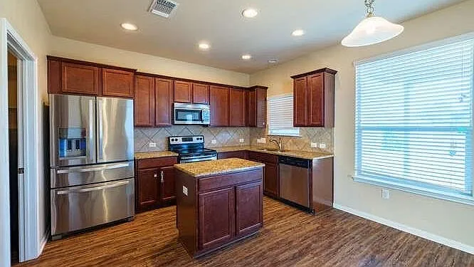 402 Zenith Rd — Photo 44