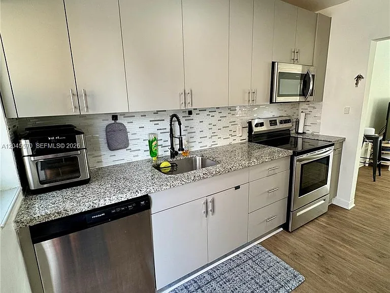 1215 NE 109th St #1215 — Photo 18