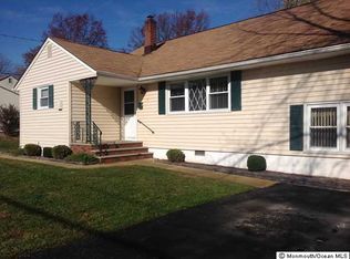 7 Woodland Rd, Holmdel, NJ 07733