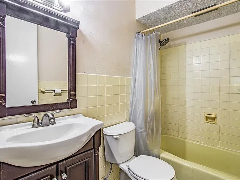 Cond. Laguna Gardens II 2 Ave. Laguna #9A — Photo 12