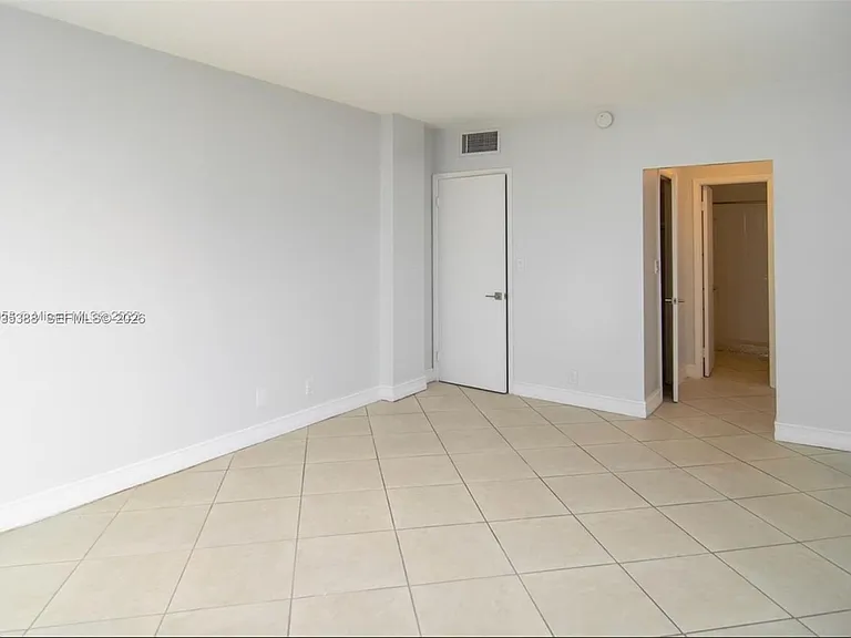 1455 N Treasure Dr #A — Photo 7